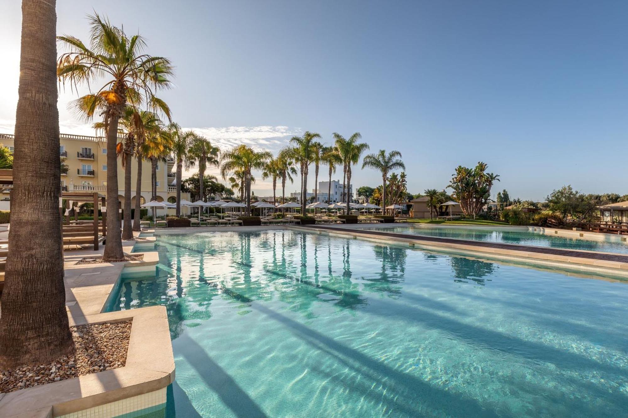 Domes Lake Algarve, Autograph Collection Vilamoura Eksteriør billede The swimming pool at the hotel
