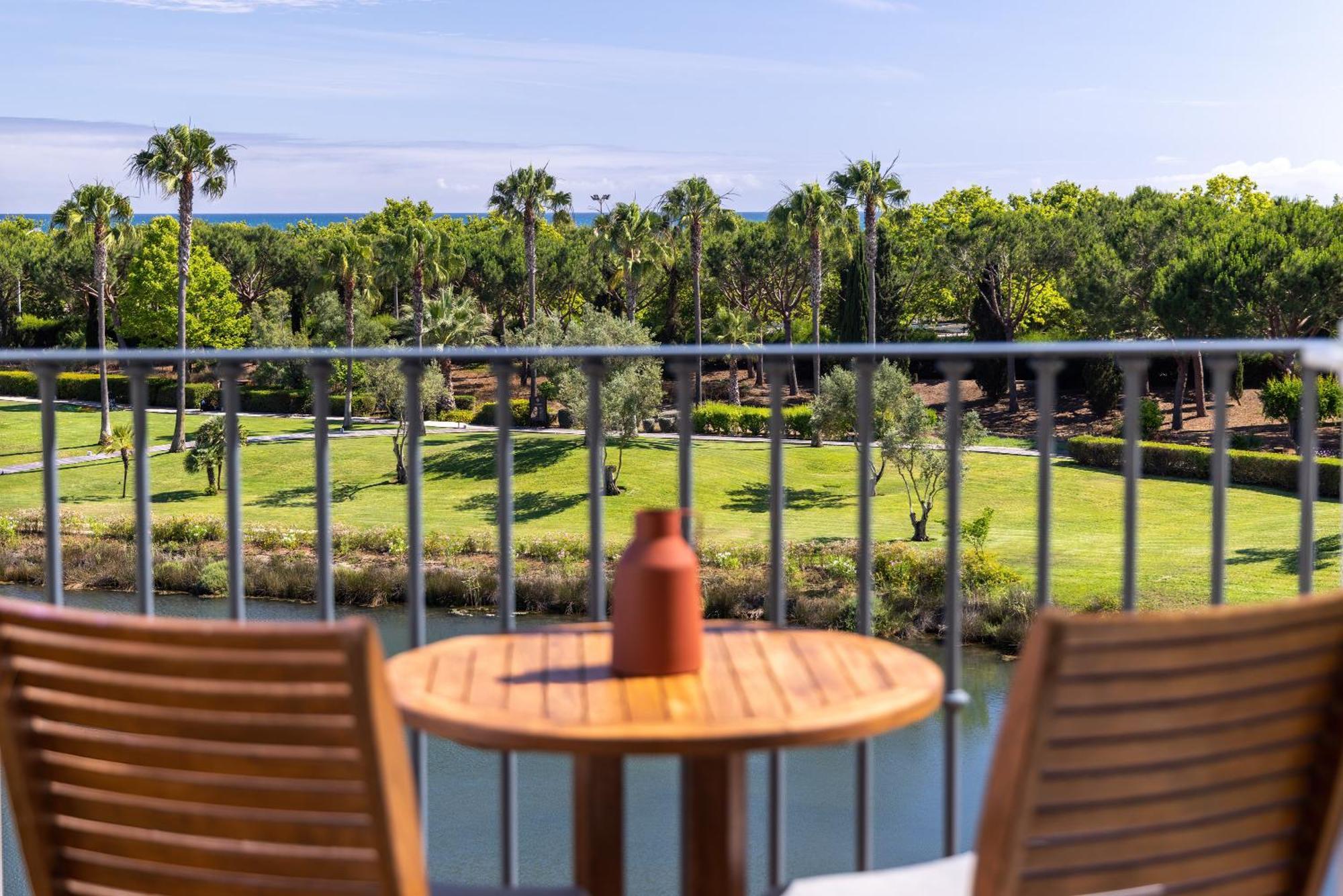 Domes Lake Algarve, Autograph Collection Vilamoura Eksteriør billede View from the balcony of a suite at the Hyatt Regency