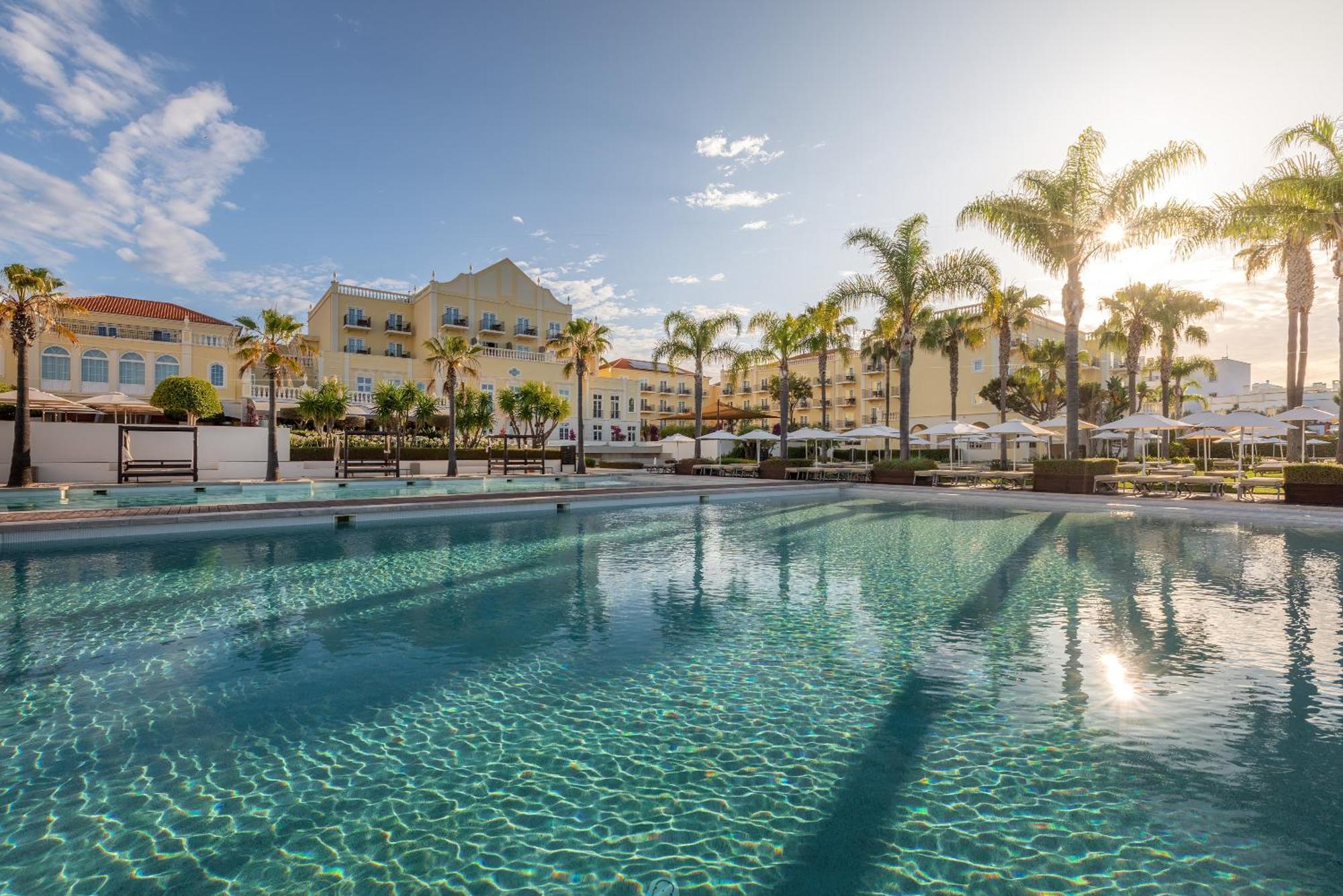 Domes Lake Algarve, Autograph Collection Vilamoura Eksteriør billede The swimming pool at the resort