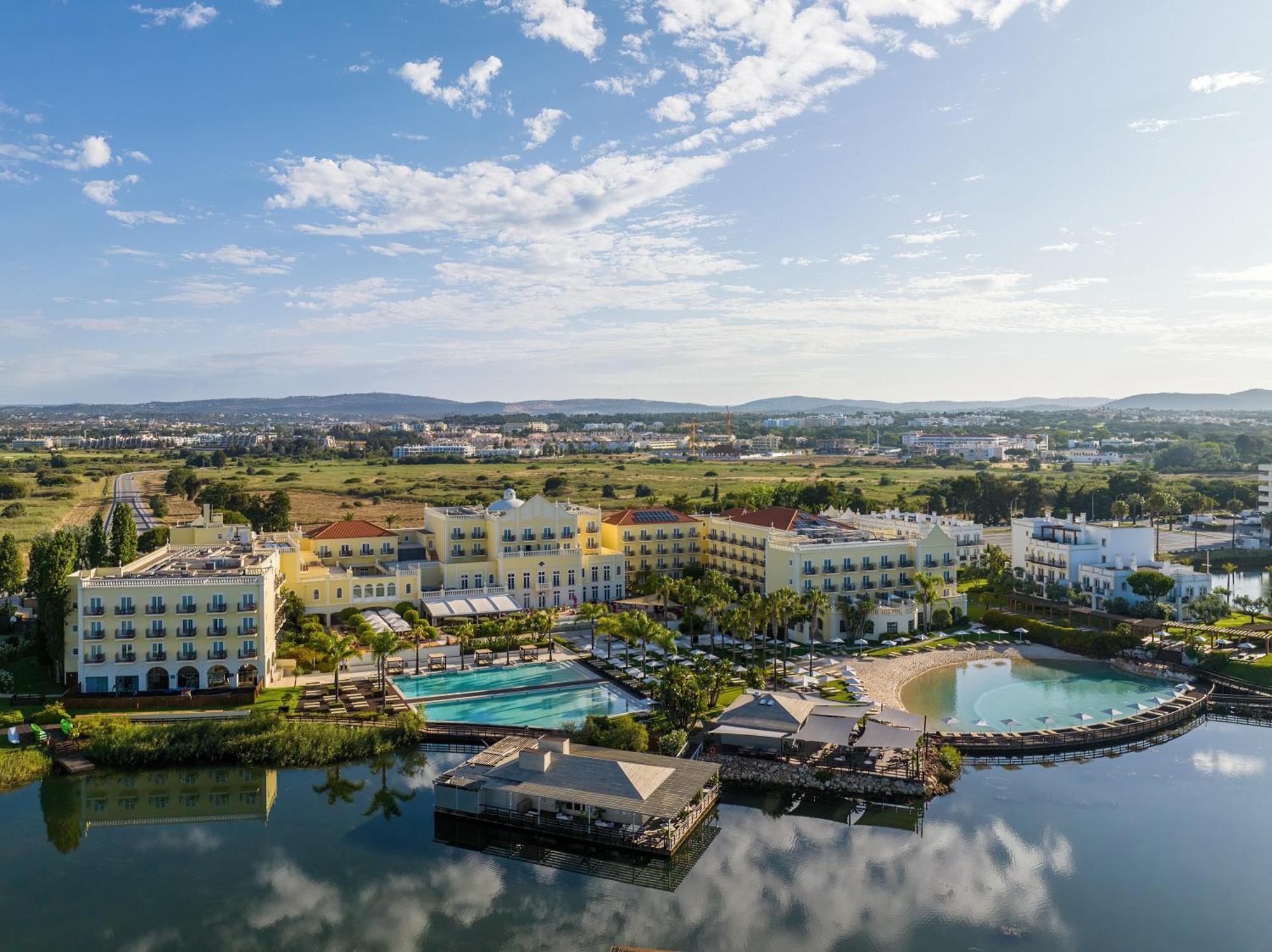 Domes Lake Algarve, Autograph Collection Vilamoura Eksteriør billede Aerial view of the resort