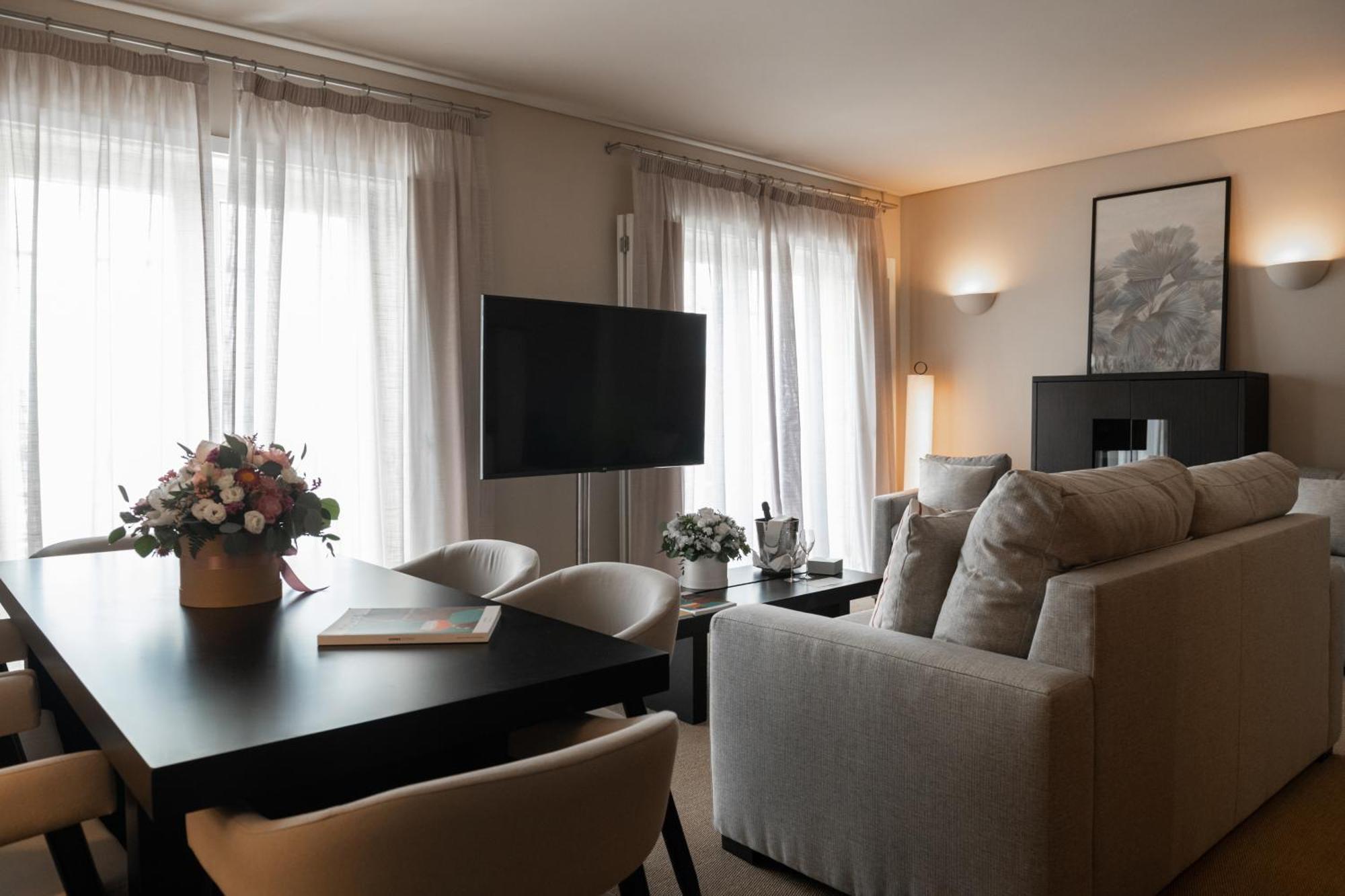 Domes Lake Algarve, Autograph Collection Vilamoura Eksteriør billede A living room in a serviced apartment in Madrid, Spain