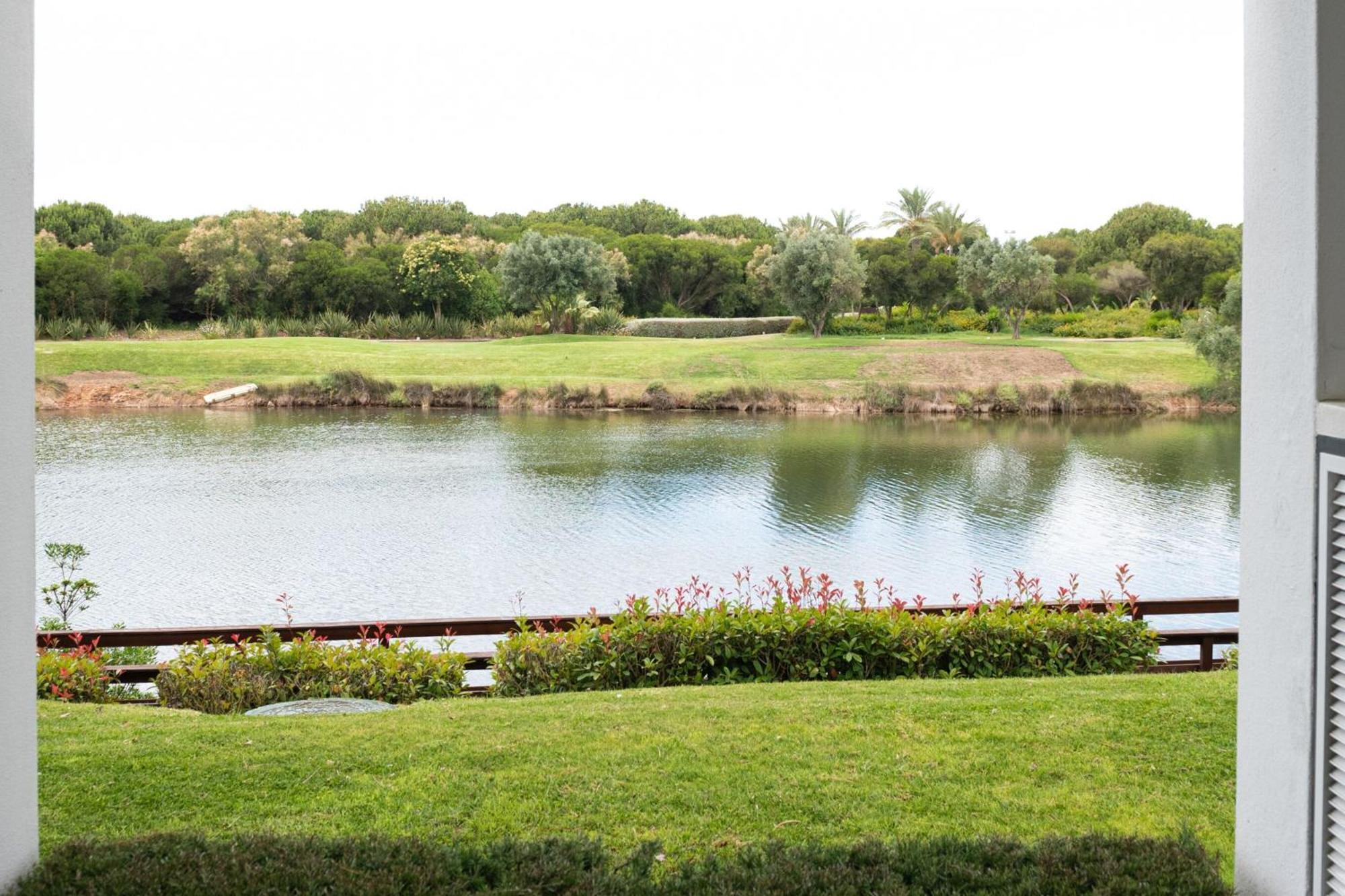 Domes Lake Algarve, Autograph Collection Vilamoura Eksteriør billede The 18th hole at the 2007 PGA Championship