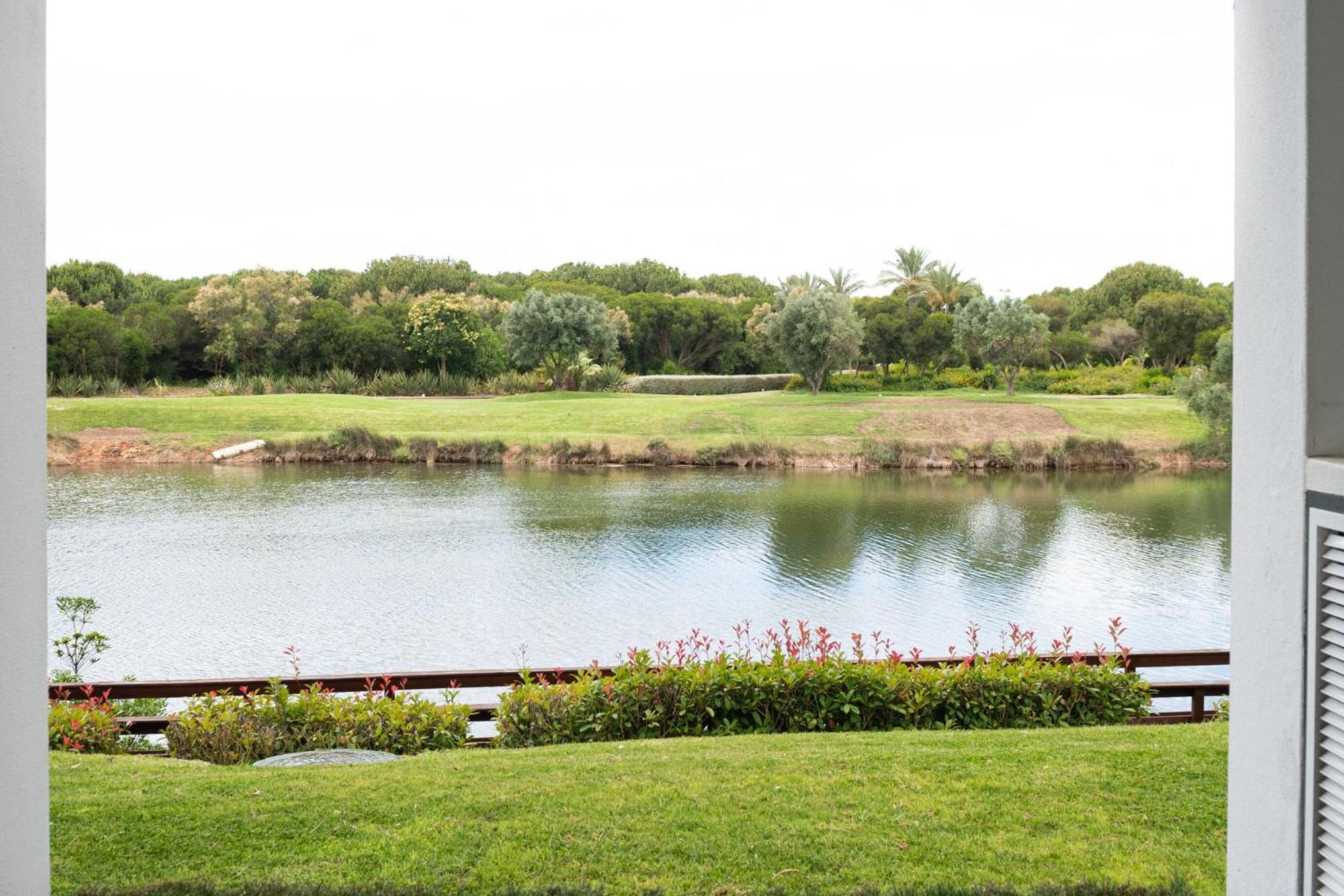 Domes Lake Algarve, Autograph Collection Vilamoura Eksteriør billede Golf course at the resort